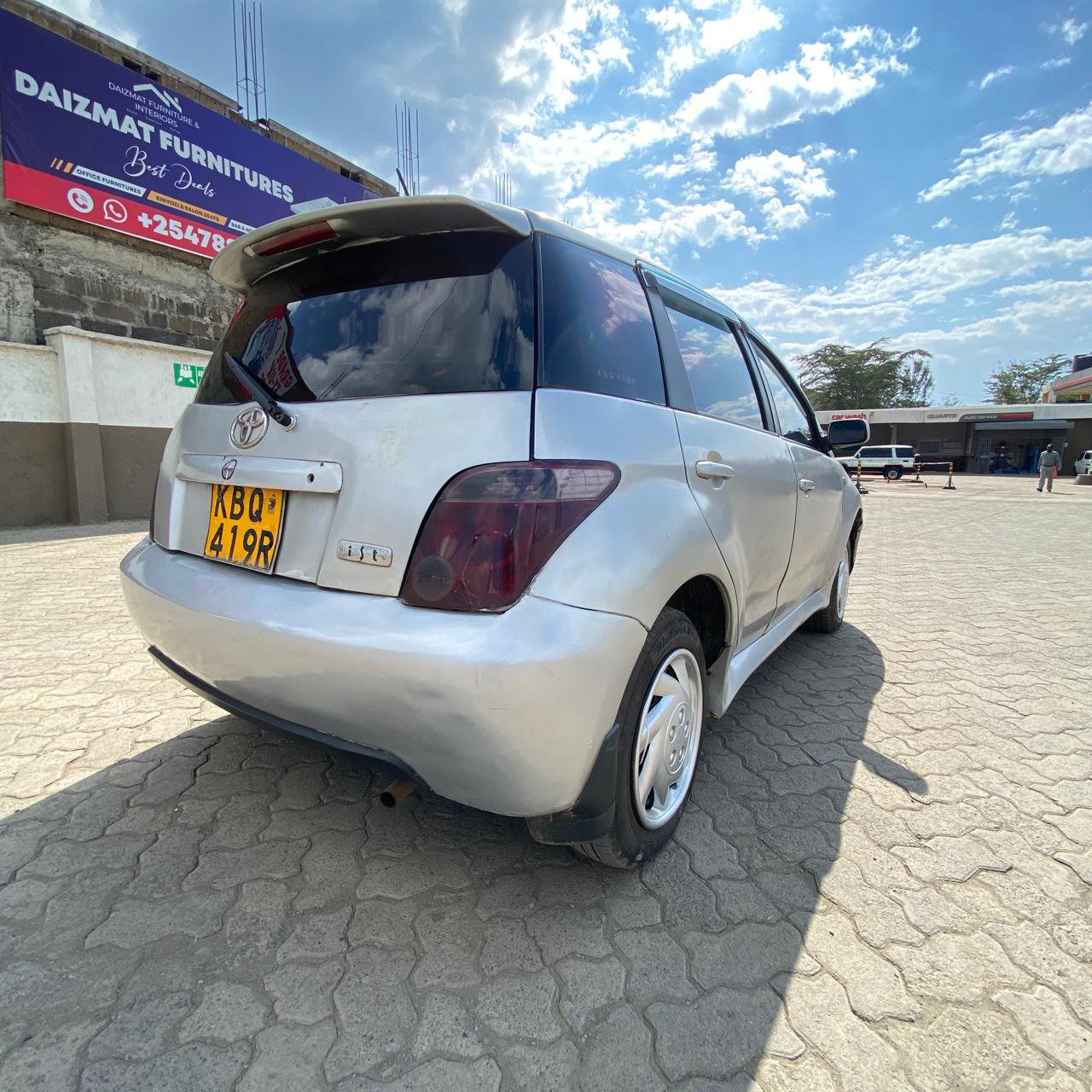2004 Toyota IST